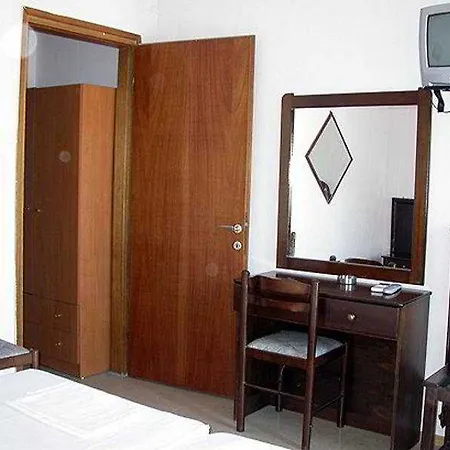 Otel Nafsika 2*